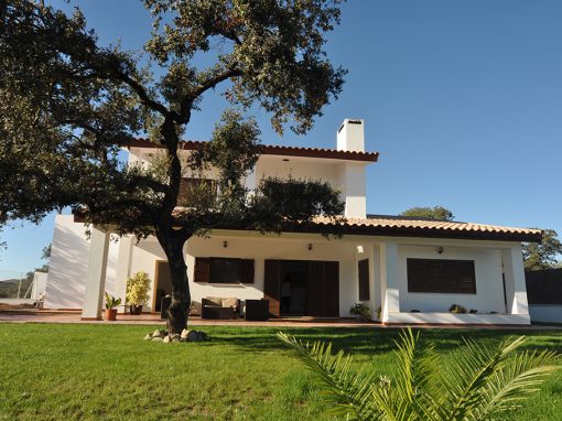 Vivienda Urb.La Rosaleda: Lujo, Comodidad y Vistas de la Sierra de Sevilla